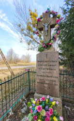 jarek1 
Wayside cross in Folwarki Tylwickie 
2023-03-21 20:14:11