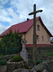 E.I. 
dwa krzyże w Zwierkach 
2023-05-12 23:12:55