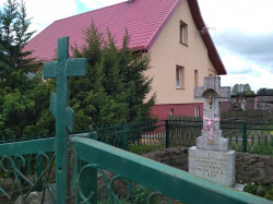 E.I. 
dwa krzyże w Zwierkach 
2023-05-12 23:22:12