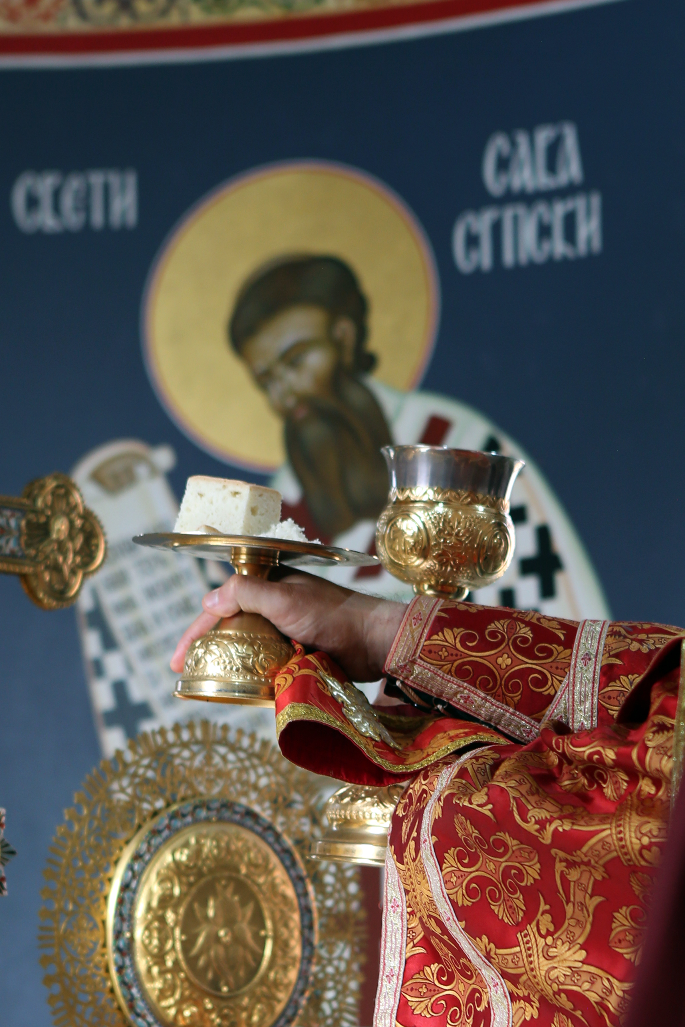 У ОЛТАРУ