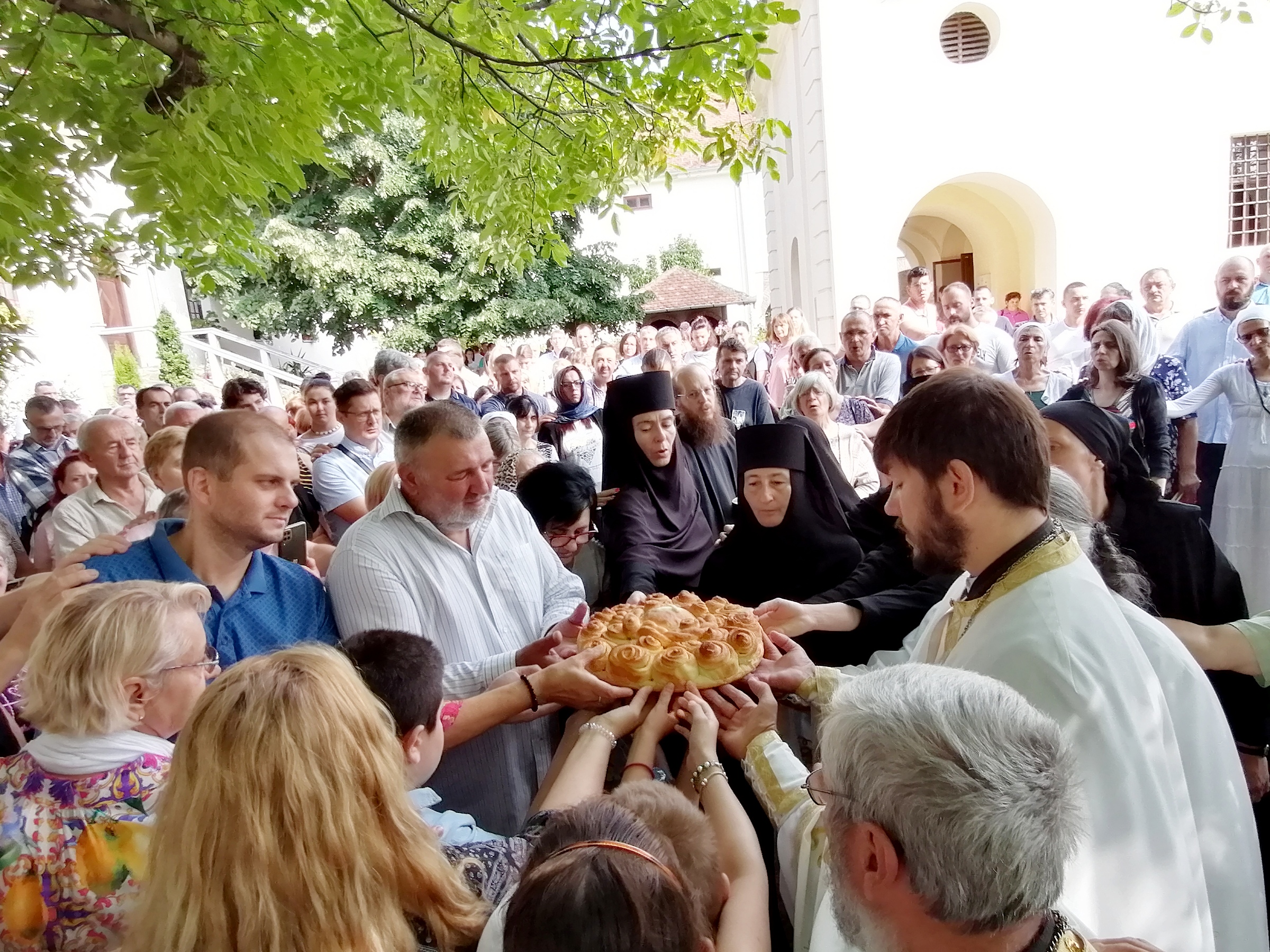 Христос посреди нас , манастир Месић
