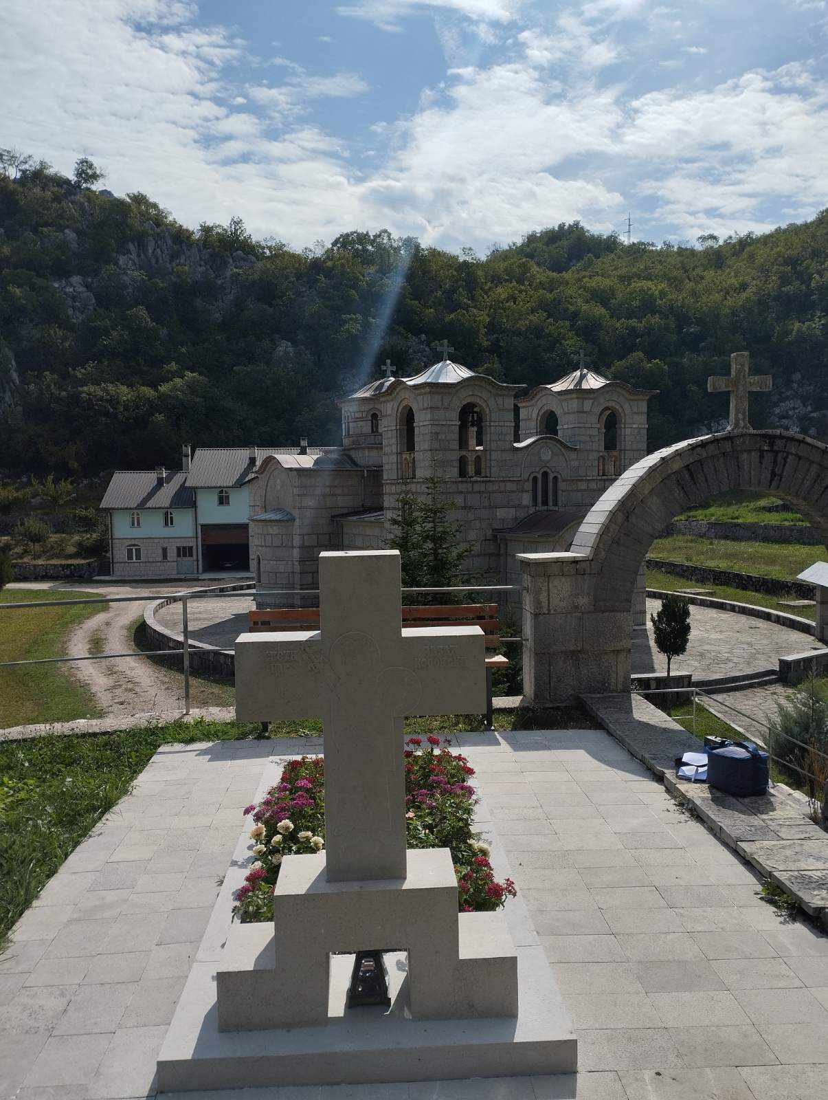 зрака сјајна огња бесмртнога...