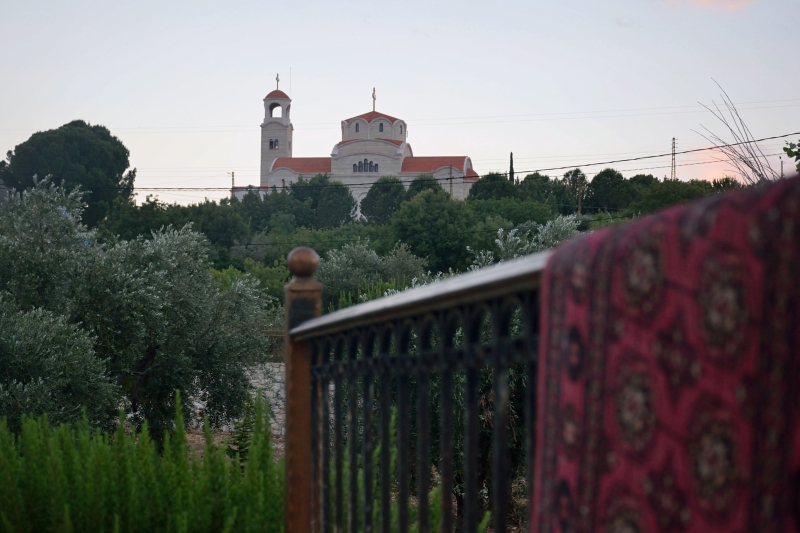 Btaaboura, widok na cerkiew z tarasu, 2022