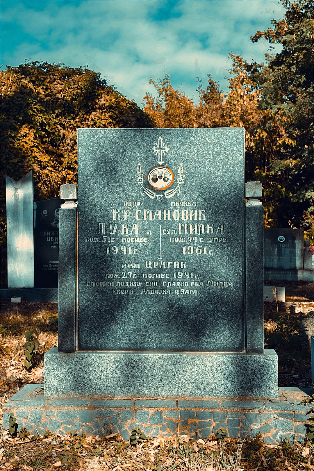 Споменик