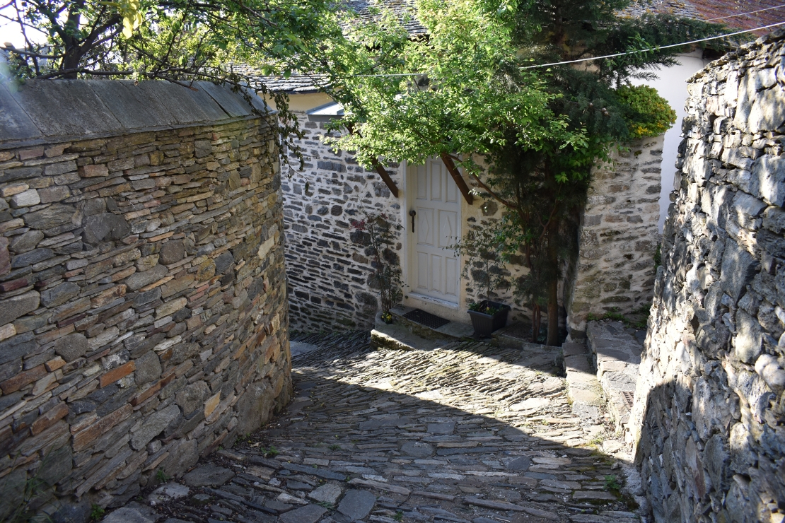 Улица у Кареји