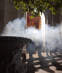  
Incense and prayers to Saint Nektarios  
2023-11-17 14:46:51
