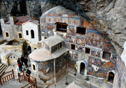 levangabechava 
Панагия Сумела. Турция 
15 
2023-12-01 12:43:12