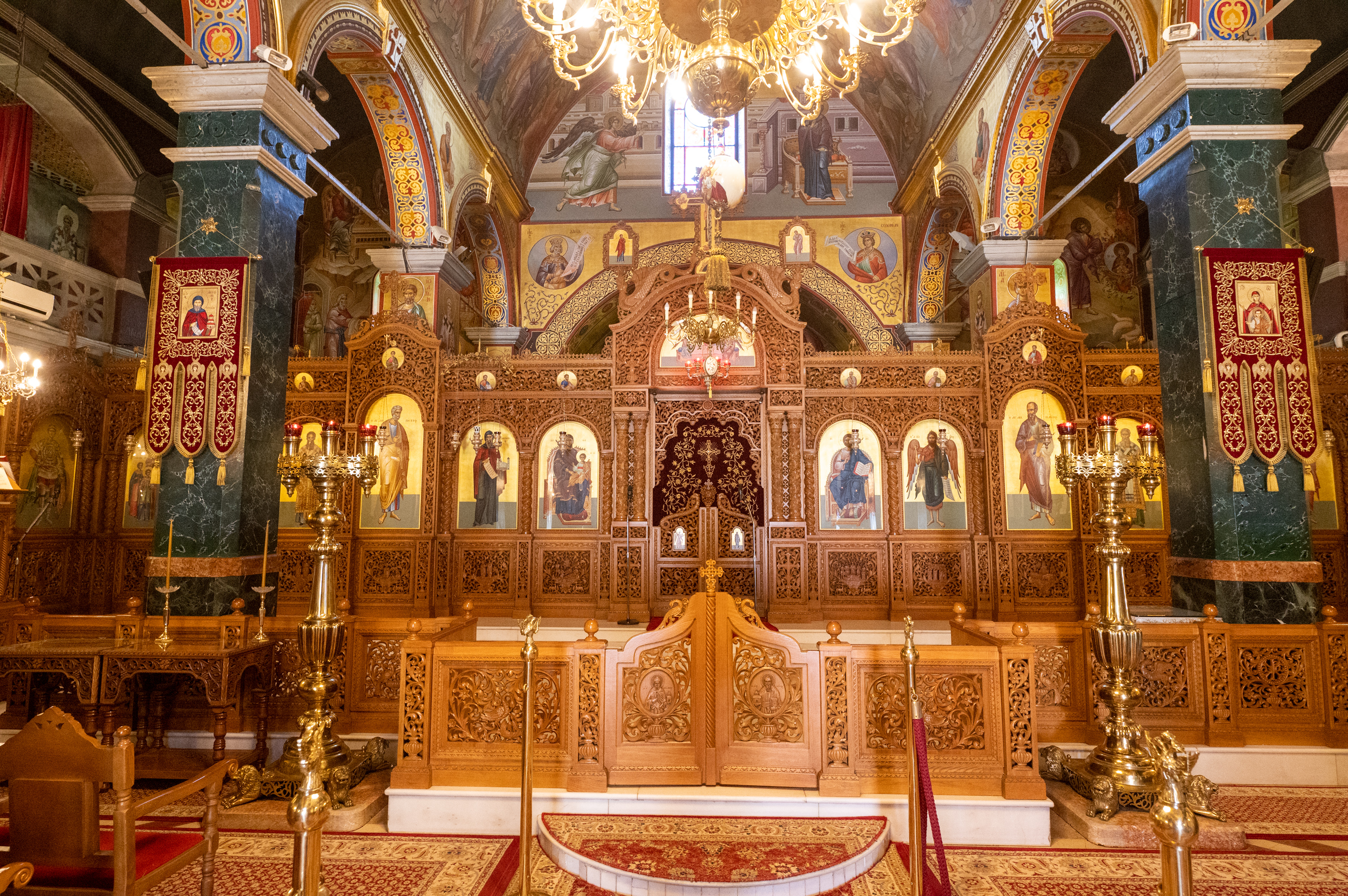 Iconostas in st. Anthony of Weria cathedral in Veria