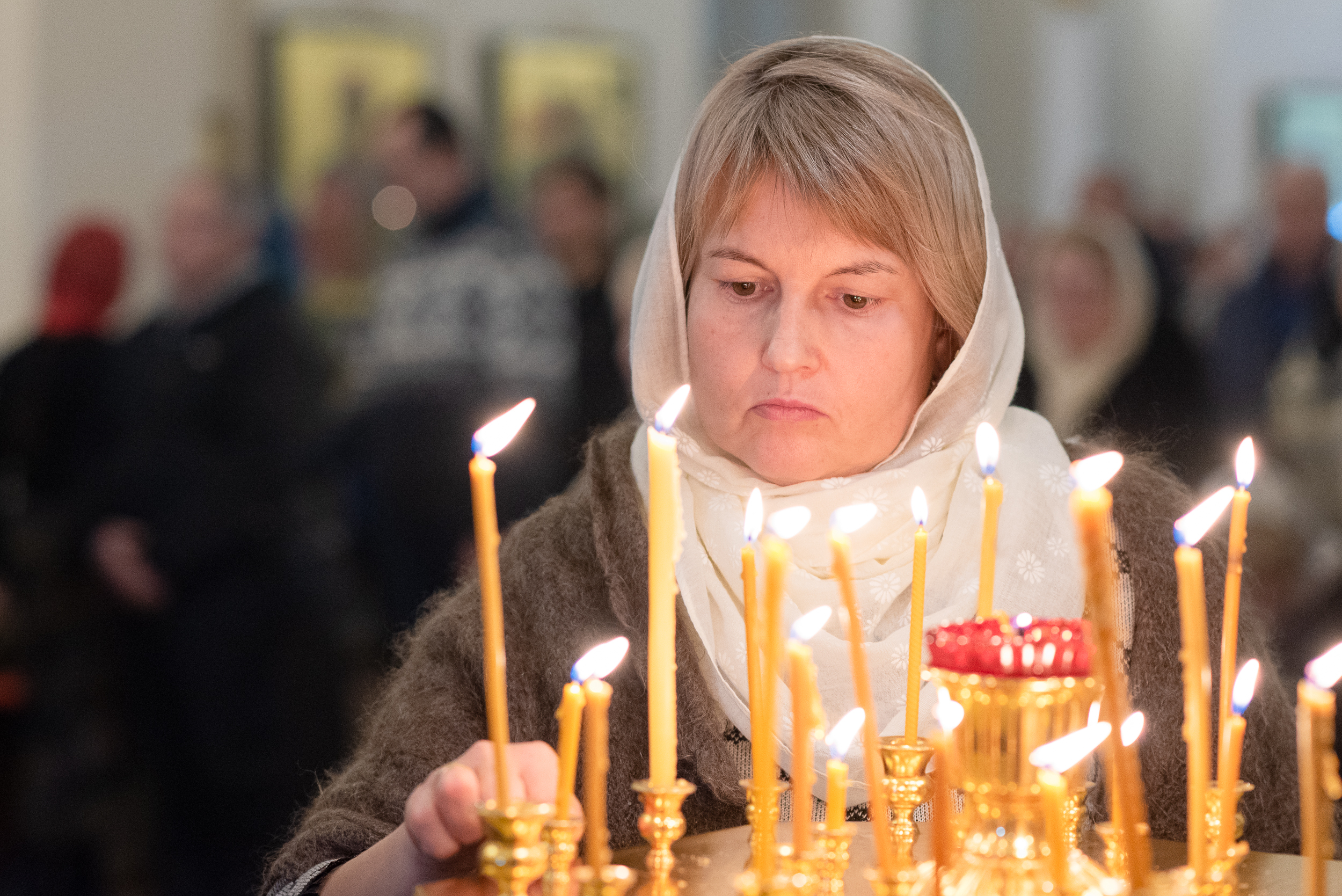 У подсвечника