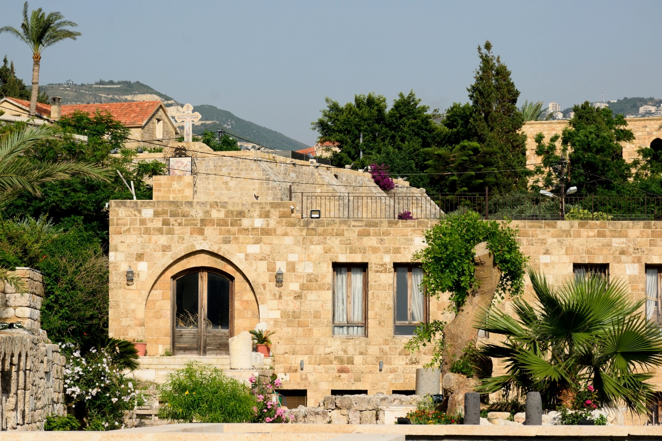 Tradycyjny dom i prawosławna cerkiew Wprowadzenia Bogurodzicy w Jbeil