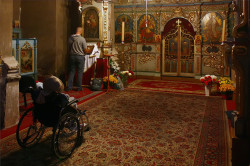 felix 
Prayer before the miracle working Holy Mother of God icon in Beocin monastery 
15 
2024-02-15 23:15:28