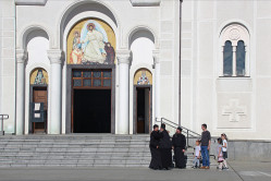 felix 
In Front Of the Church 
2024-04-17 10:55:02