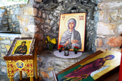 jarek1 
Icons in front of St. Parascevi Orthodox church close to Philippi 
2024-04-20 09:12:48