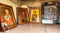 jarek1 
Icons of the St. Parascevi Orthodox church close to Philippi 
2024-04-20 09:13:24