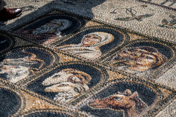 alik 
Stone Mosaic at Ormylia Monastery 
2024-04-25 23:13:15