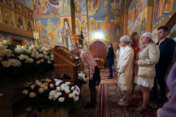 jarek1 
Easter night in Zwierki Convent  
2024-05-29 20:32:02