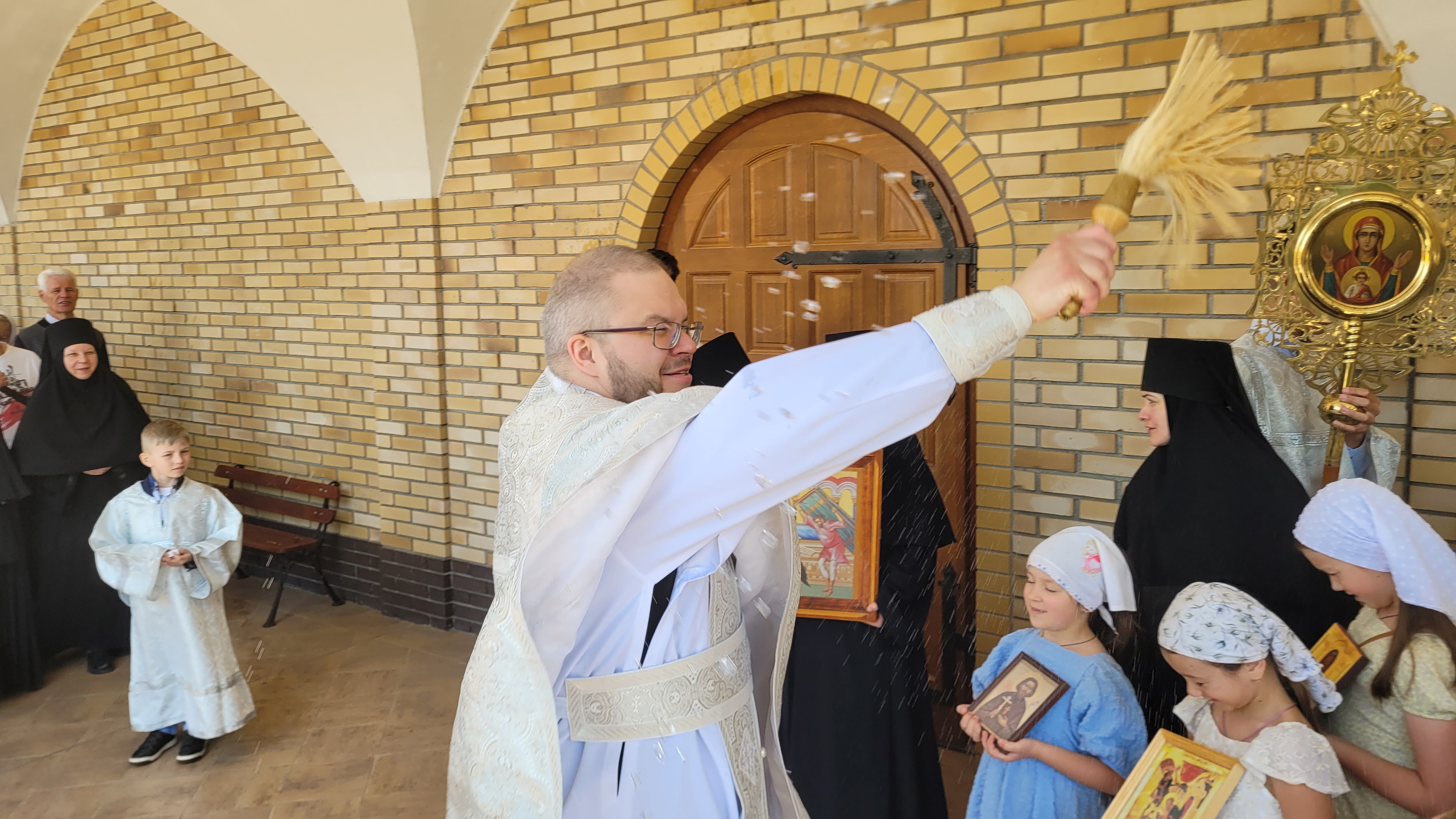 Paschal period procession in Zwierki Convent