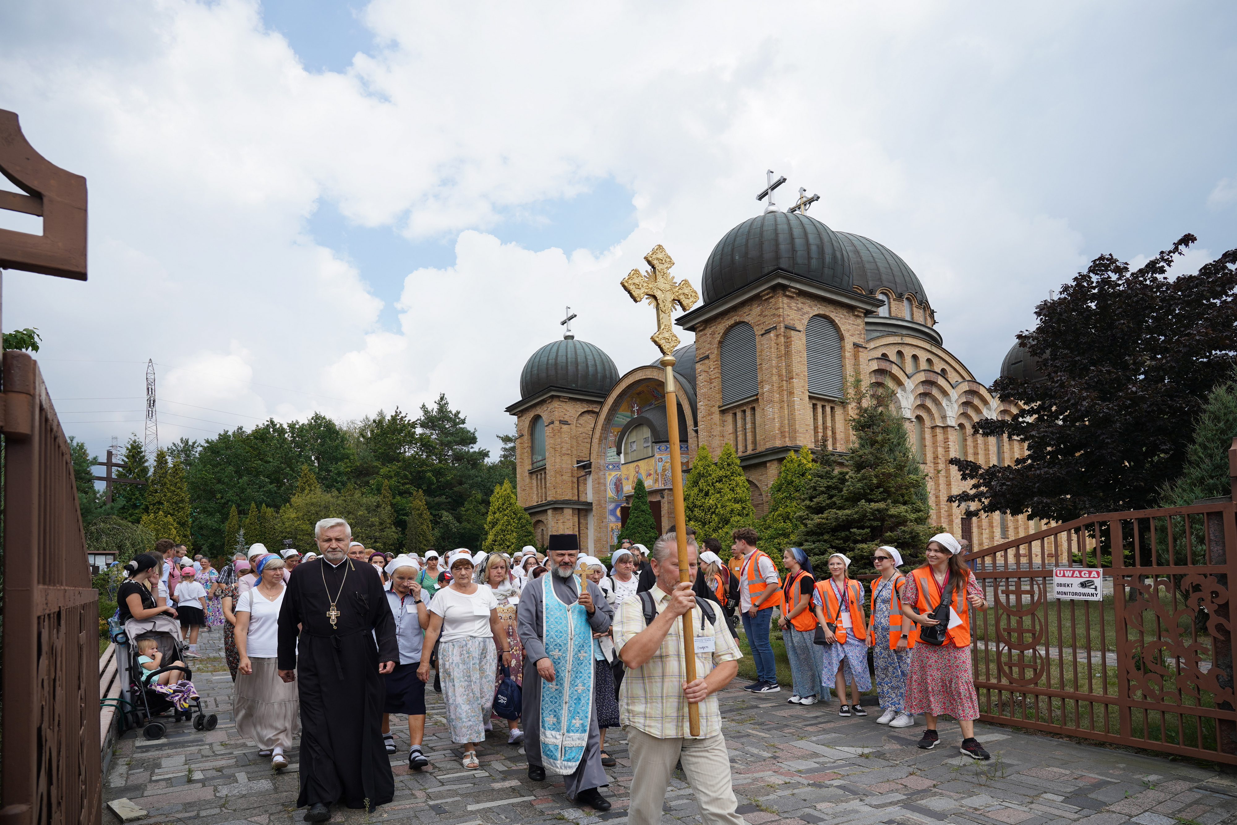 Pilgrims on the way from Białystok to Supraśl Monastery