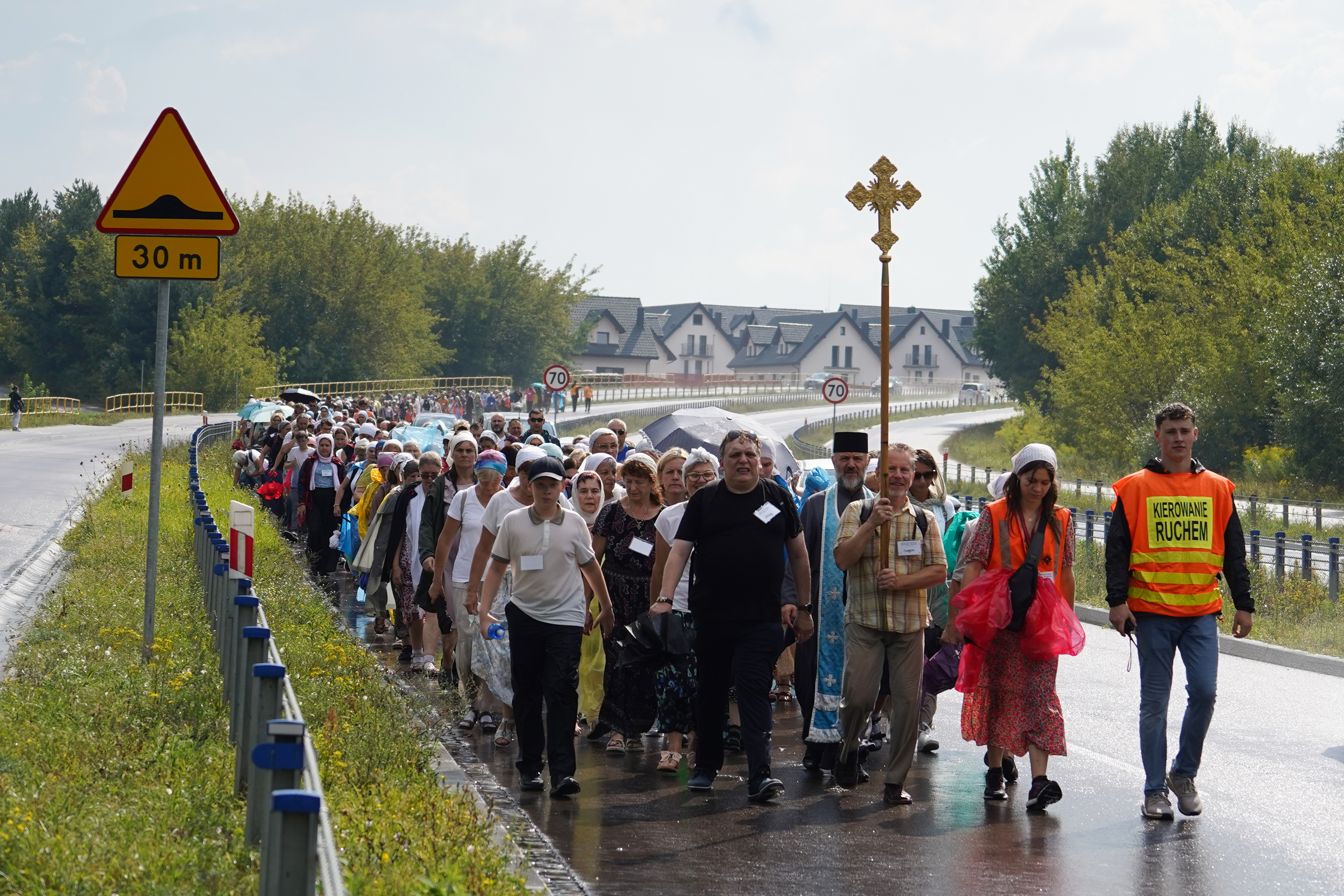 Pilgrims on the way from Białystok to Supraśl Monastery