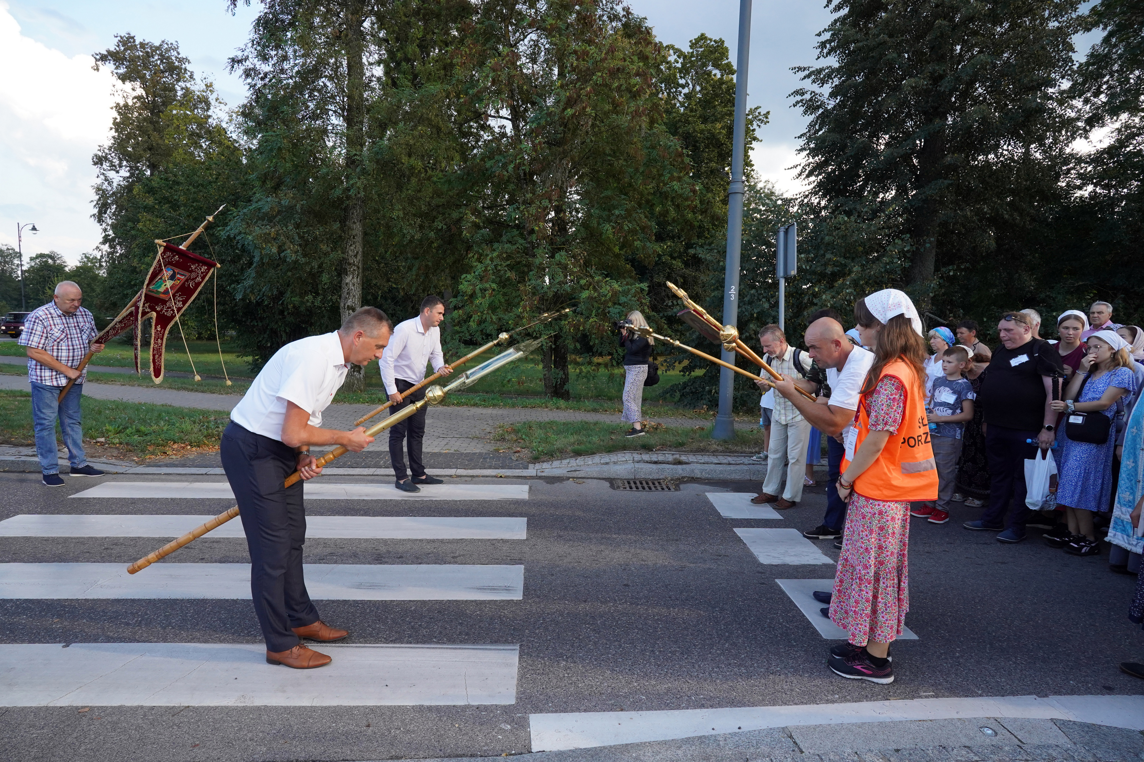Pilgrims on the way from Białystok to Supraśl Monastery