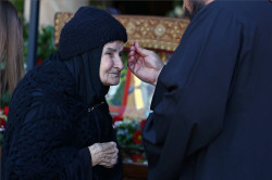 felix 
Anointing next to the ark with the relics of Saint Justin of Celijе 
2024-08-08 17:50:46