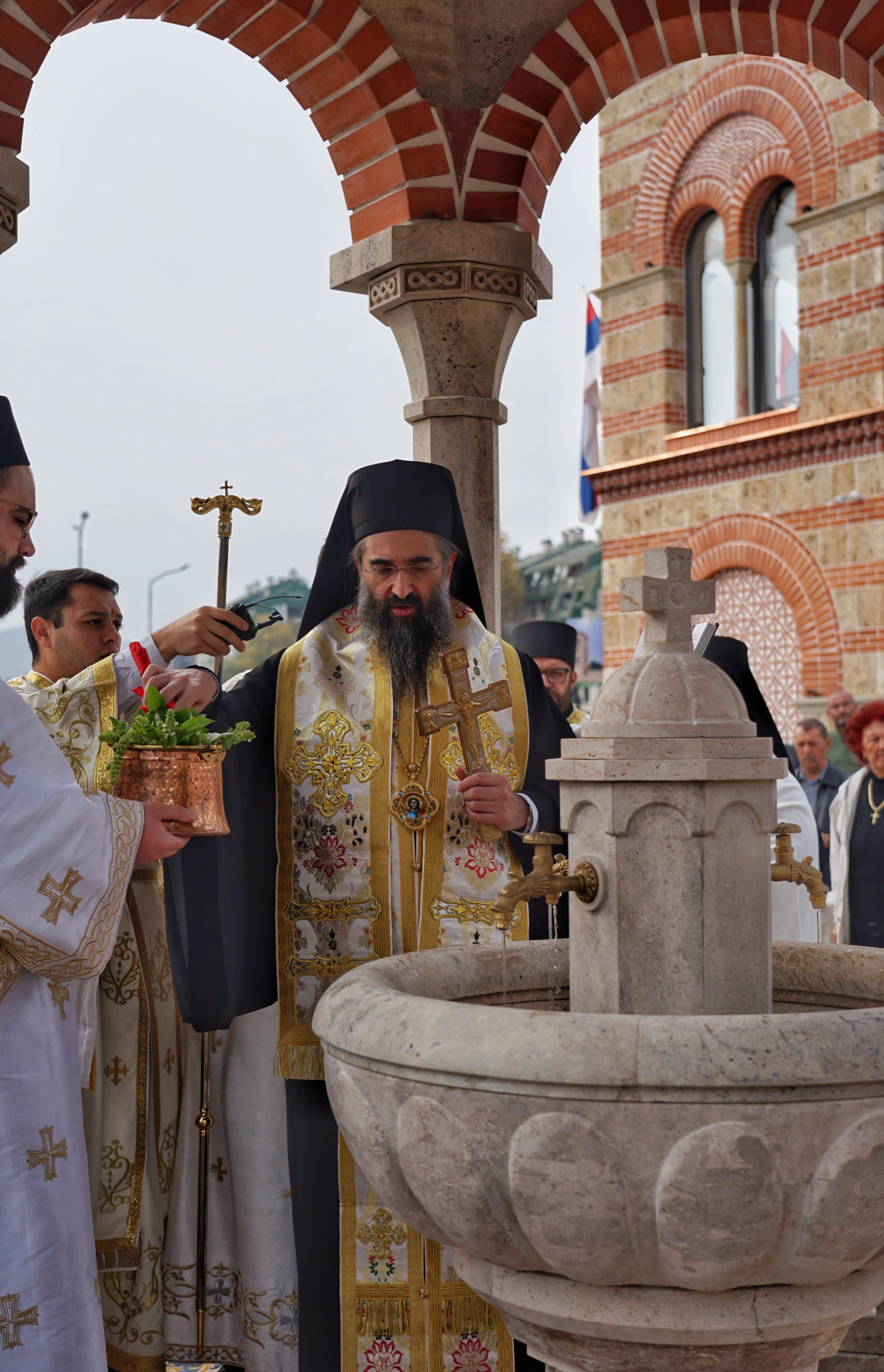 Osvećenjе zvonika i agijazme.