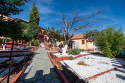 alik 
The Monastery of St. John the Baptist close to Kavala 
2024-10-06 15:47:43