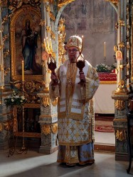 joanikije 
Господе , погледај са неба и види и посети виноград овај и утврди га 
2024-10-12 11:19:52