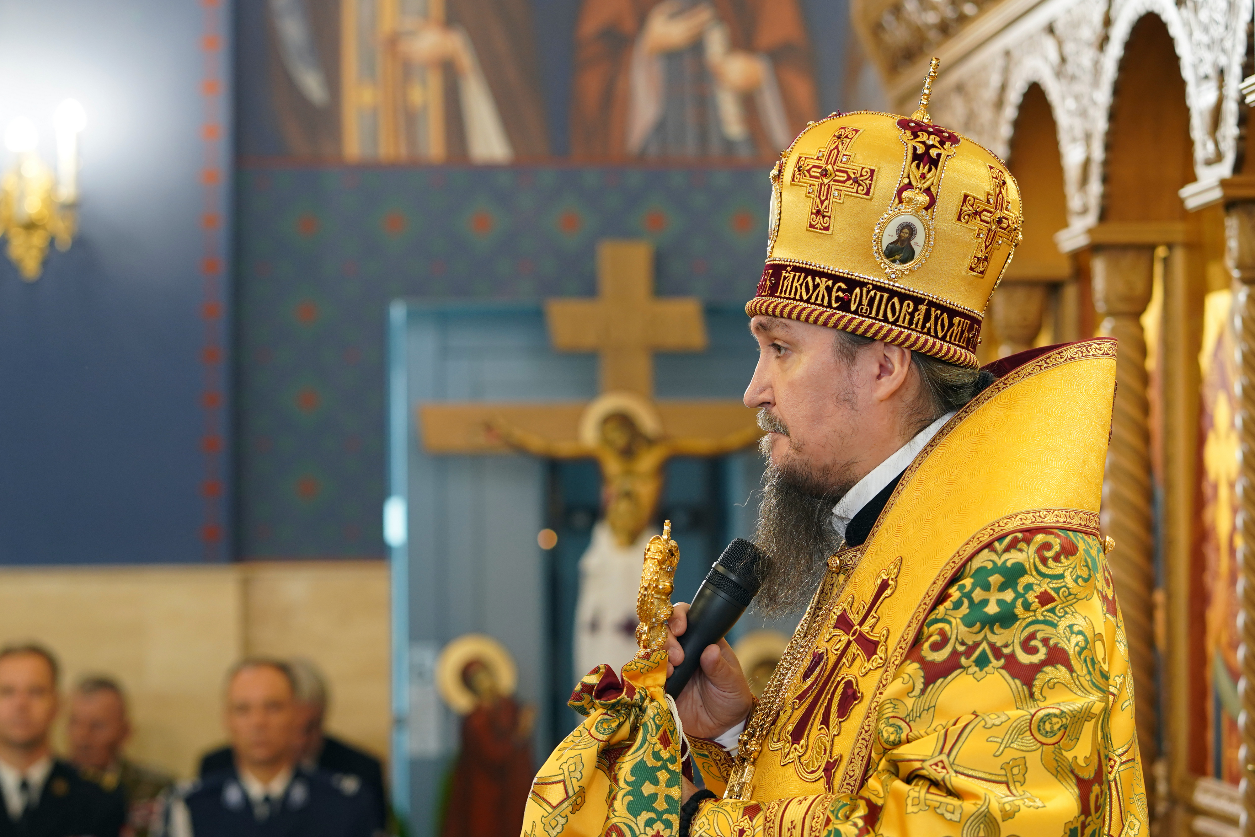 Archbishop Jerzy preaching