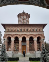 anamariaavram 
Going to the Divine Liturgy at Sărmurcășești Monastery 
2024-12-16 21:00:45