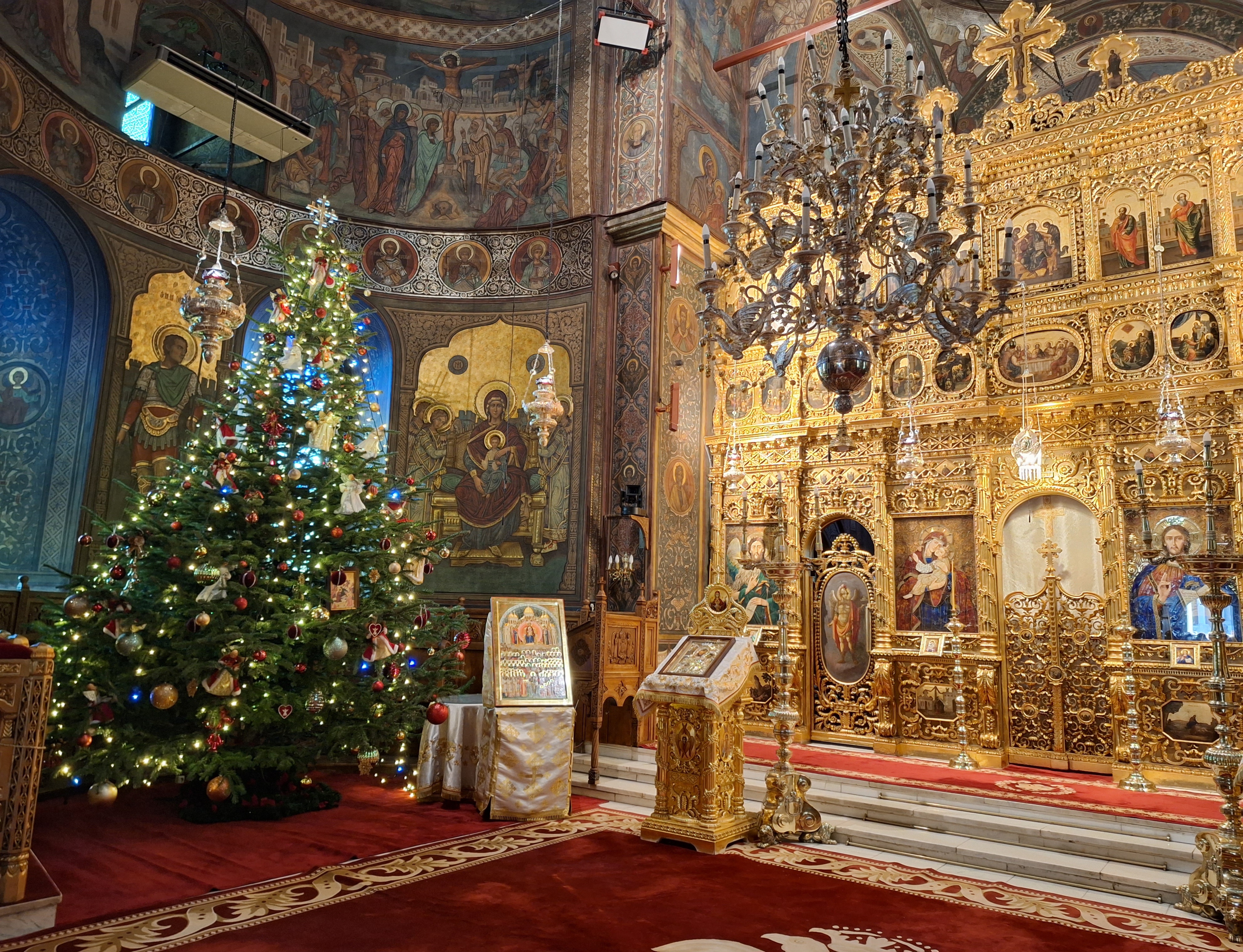 The beautiful Christmas tree of the Patriarchal Cathedral from Bucharest