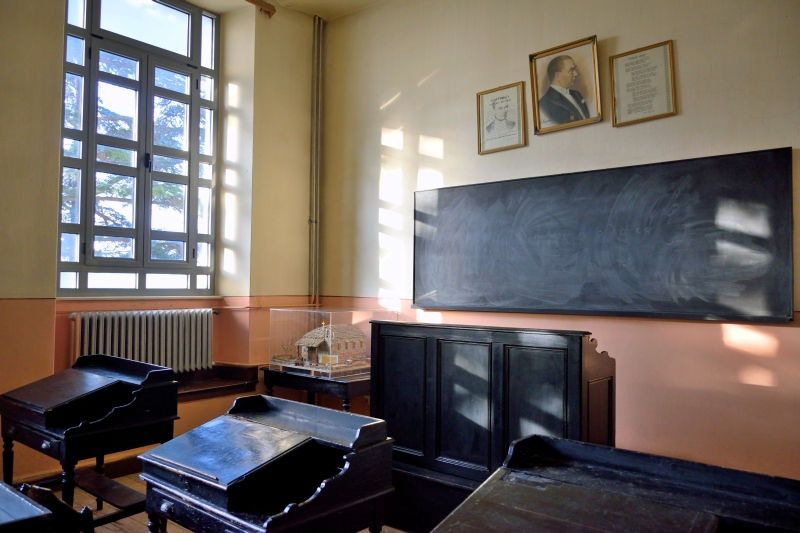 Pusta sala lekcyjna w seminarium Chalki, 2023...