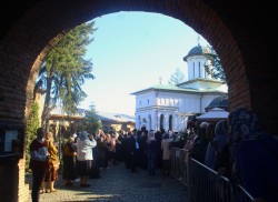 anamariaavram 
People attending the Divine Liturgy at Plumbuita Monastery, Bucharest 
2025-02-05 22:42:20