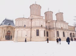 anamariaavram 
The Patriarchal Cathedral from Bucharest covered in snow 
2025-02-16 11:48:13
