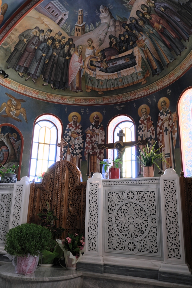 Ołtarz w bocznej kaplicy monasteru św. Nektariusza na Eginie, 2025