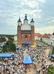 jarek1 
The feast in honour of Supraśl Icon of the Mother of God in Supraśl Monastery - Divine Liturgy  
2025-08-20 19:32:13