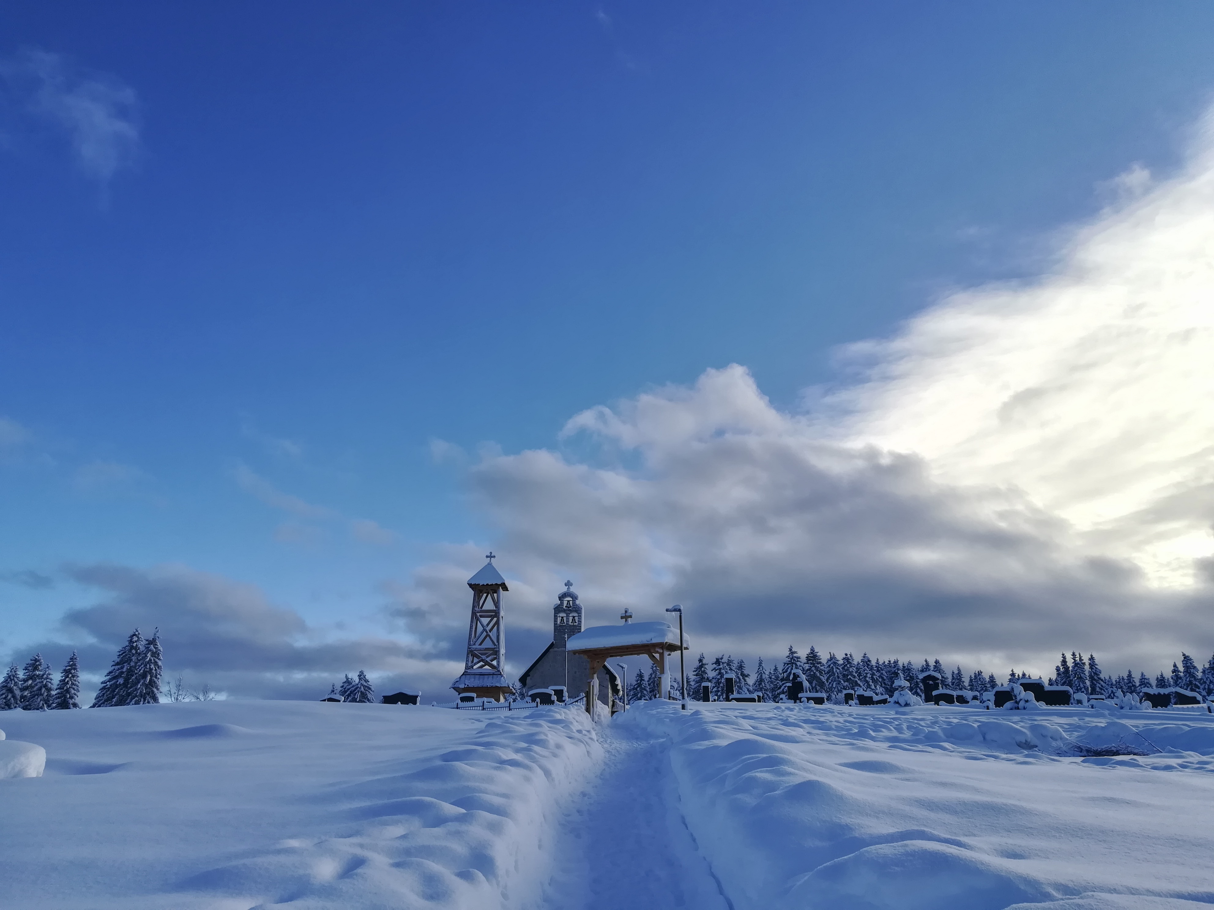 Свјетлост у снијежној тишини