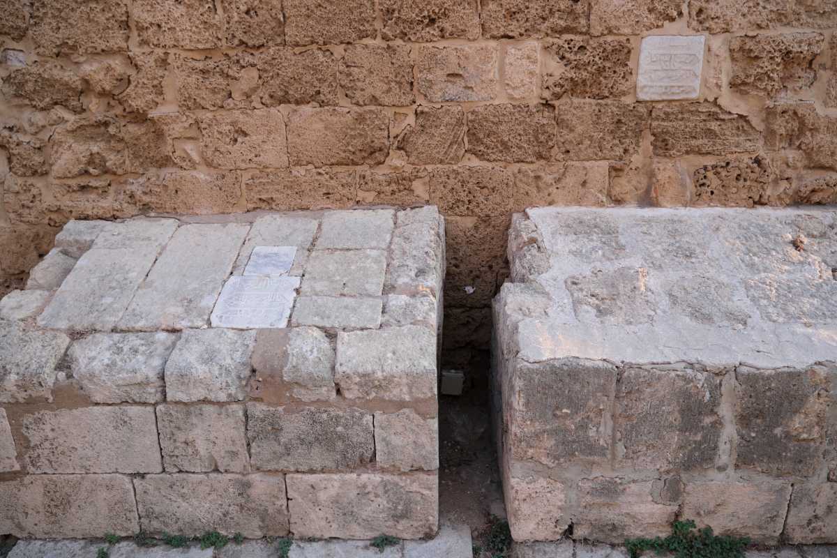 Groby przy cerkwi św. Katarzyny w Anfe, 2025