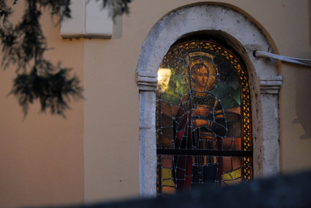 Witraż jednej z zemuńskich cerkwi, 2025