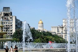 Sheep1389 
Fountain and Salvation cathedral in Bucharest (4) 
2025-10-02 20:04:54