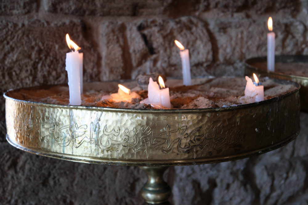 Świecznik w Batrun 2025