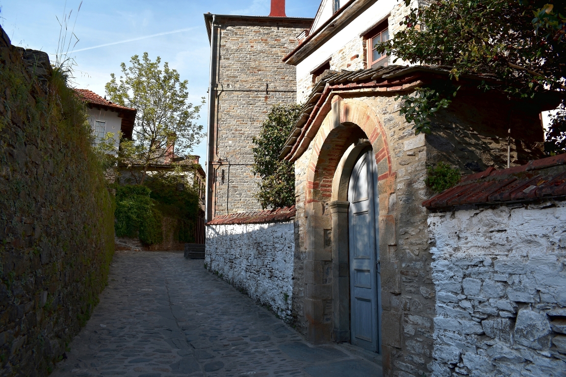 Улица у Кареји