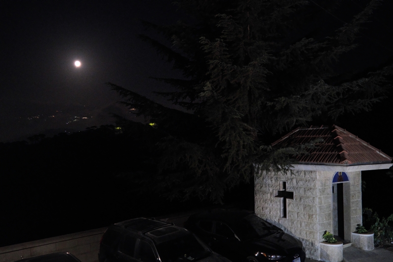 Księżyc i kapliczka w Szłajja, 2025