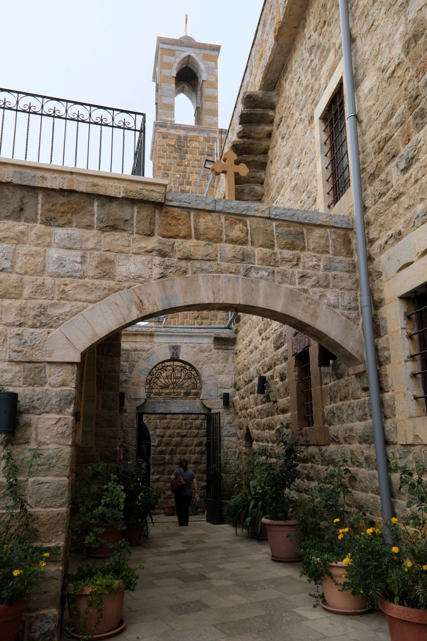 Wewnętrzny dziedziniec monasteru św. Eliasza w Szłajja, 2025