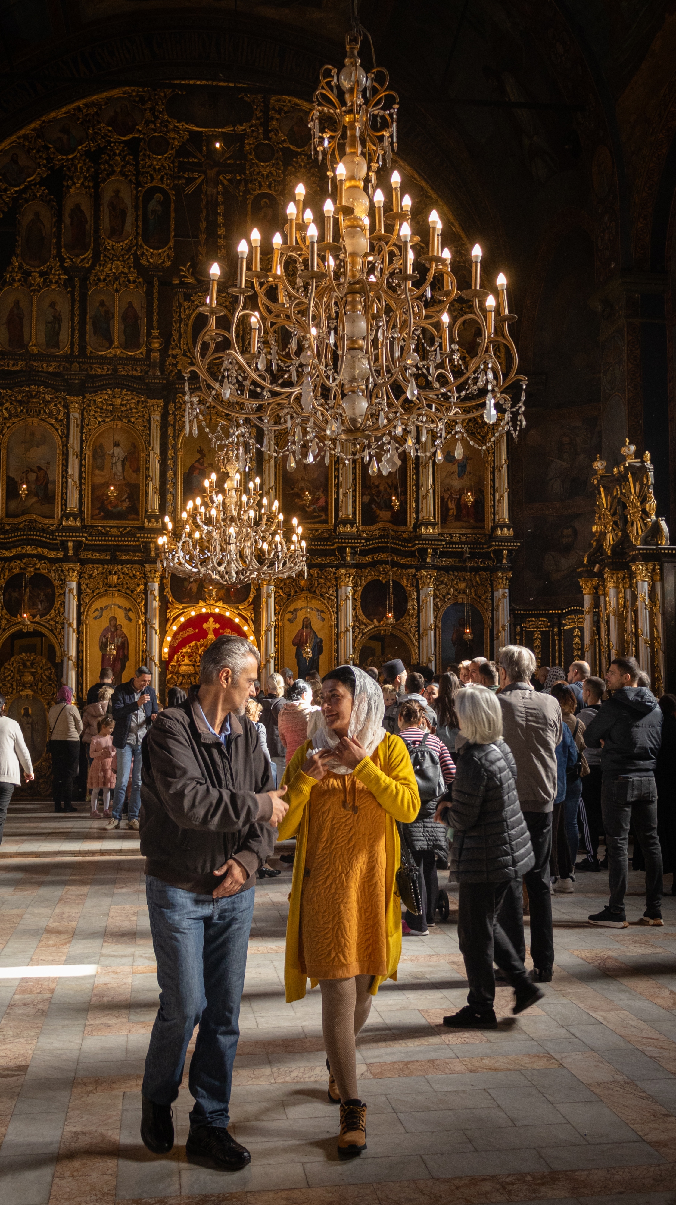 -Да ли си чула радосну вест?! Христос је васкрсао!-