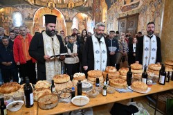 Дејан Вукић 
Освећење славских колача и славског жита на Аранђеловдан 
2025-11-28 11:02:03