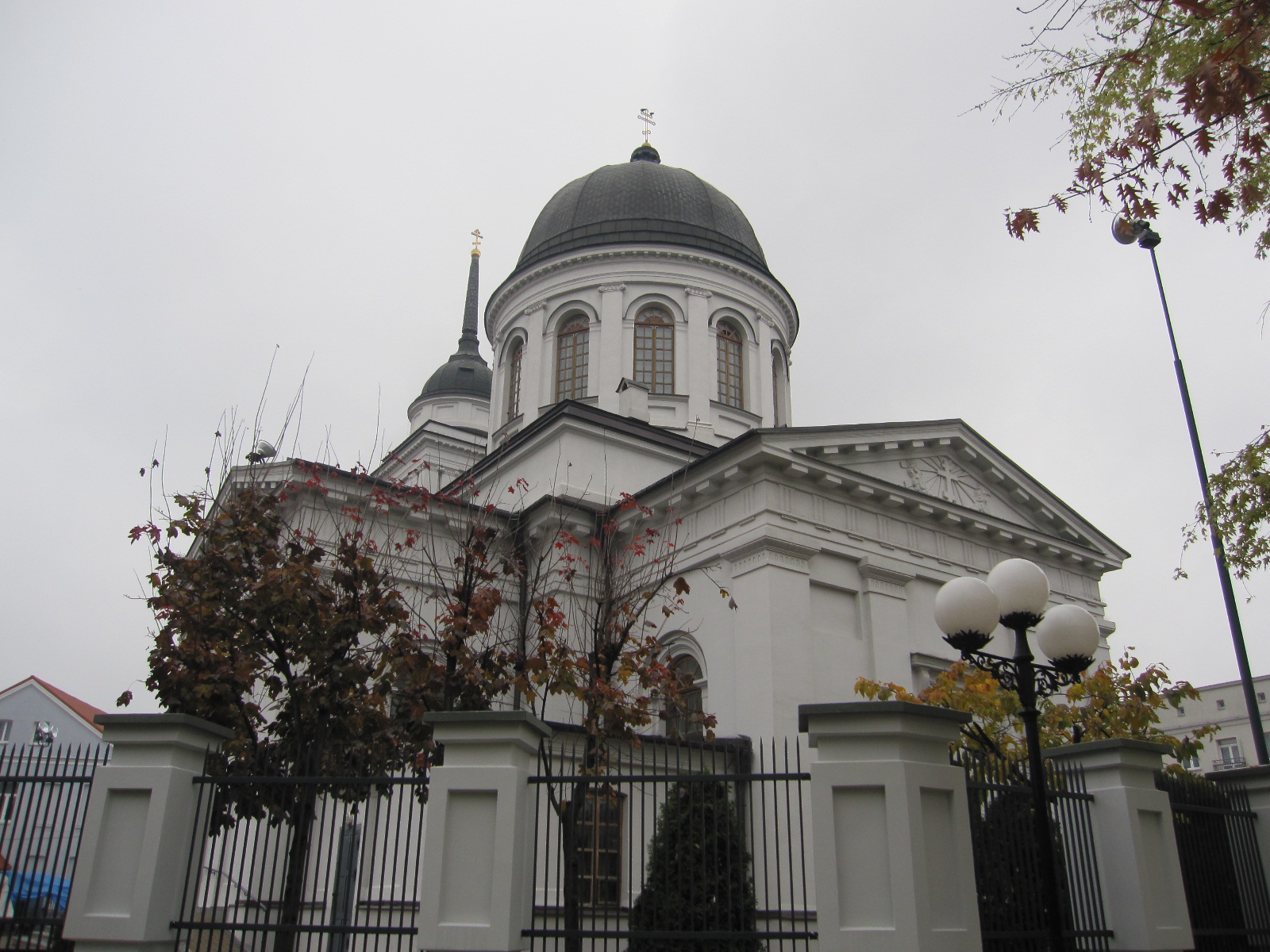 katedra św. Mikołaja jesienią