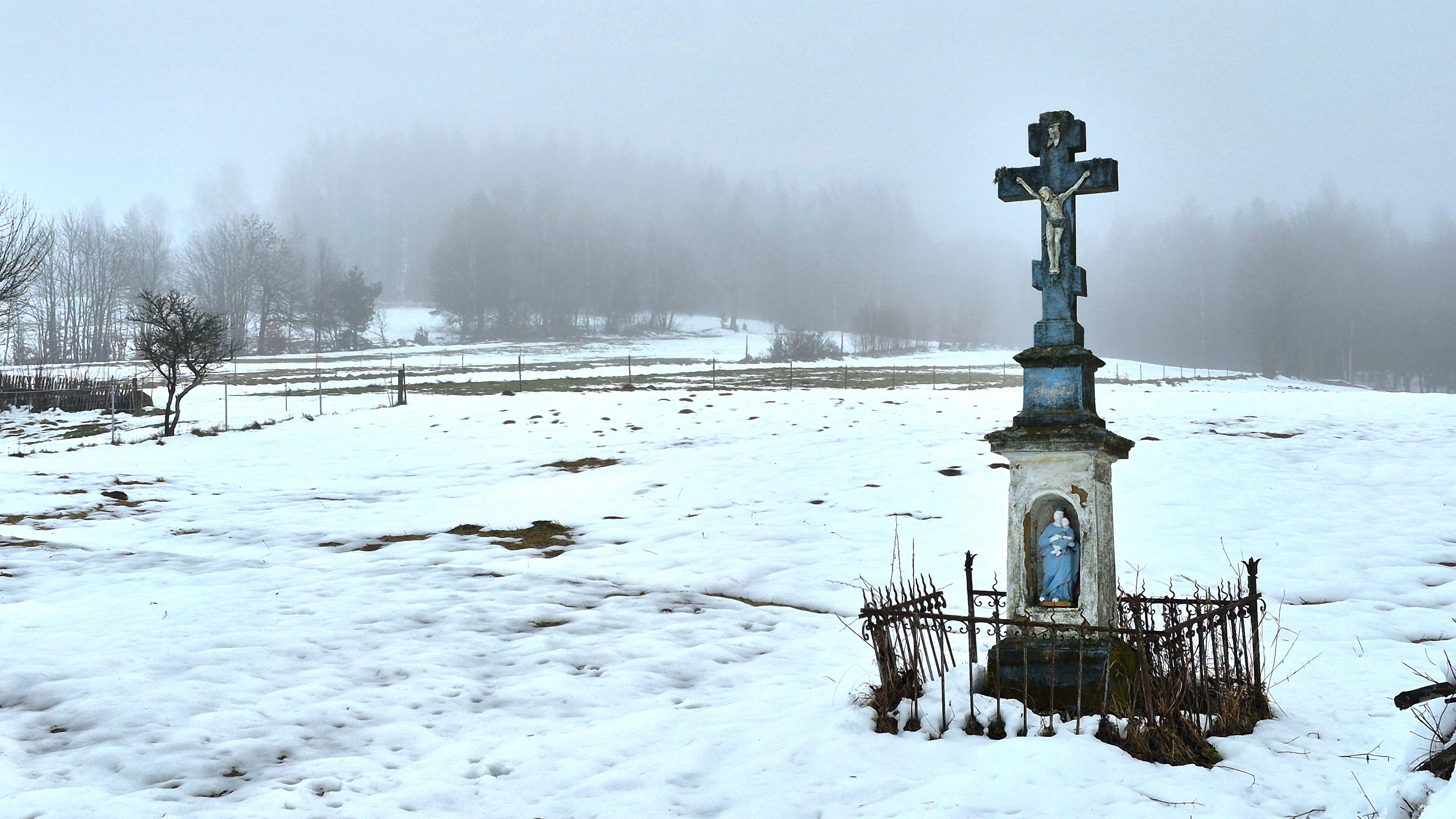 The cross in the area of the Orthodox church in Blechnarka