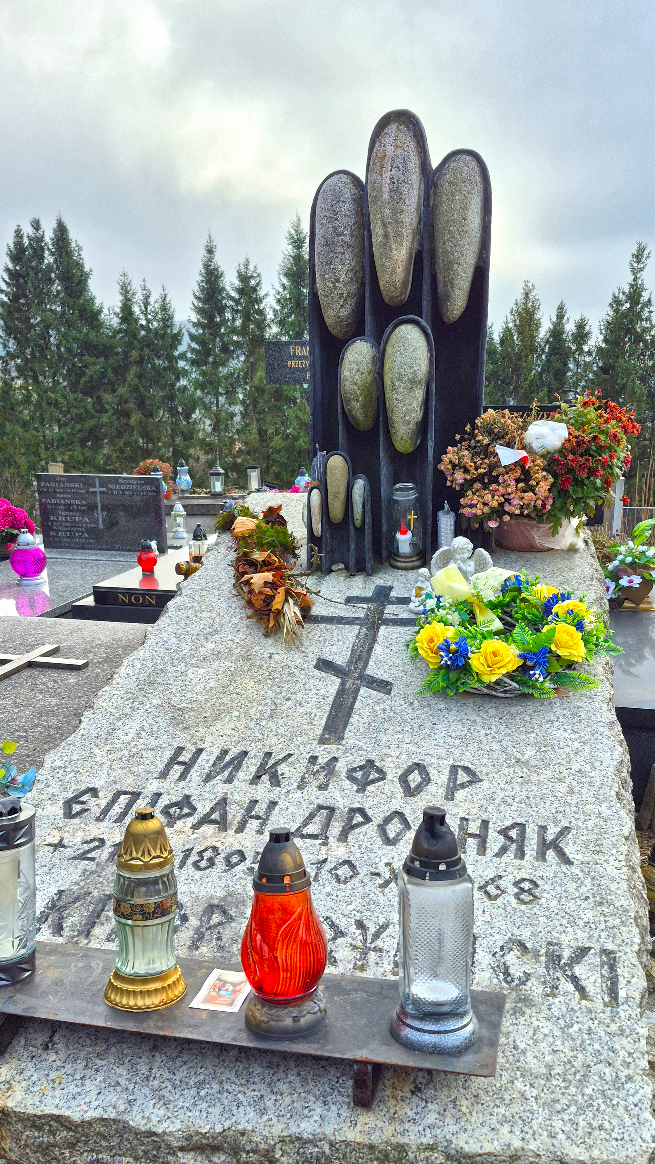 Nikifor grave in Krynica Górska