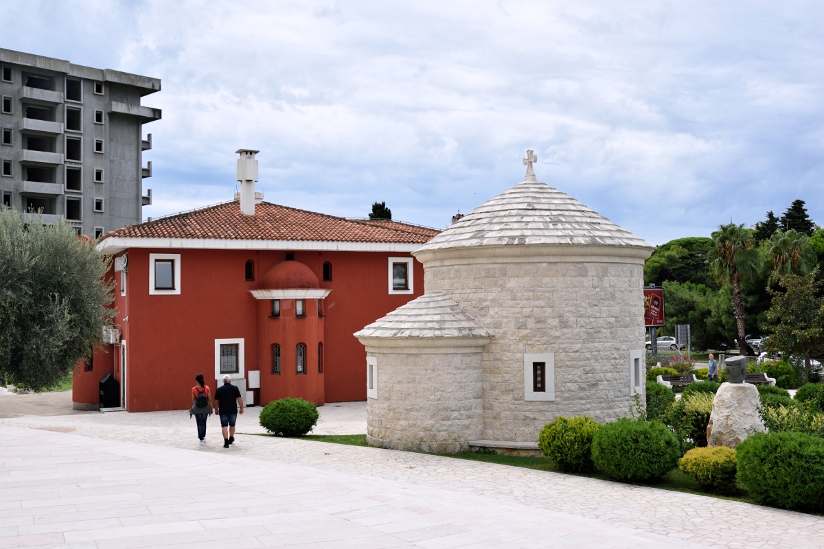 Kaplica przed katedrą w Barze, 2024